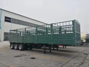 3 Axle 55 Ton 12.5m 12R22.5 Livestock Cattle Sheep Enclosed Cargo Transport Side Wall Fence Steel Semi Trailer Truck Trailer