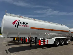 Large capacity Gasoline Transport Carbon Steel Three axle Tank Trailer Suitable for the Transportation Industry