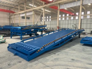 Mobile Dock Leveler Ramp Customized 6ton-15ton Hydraulic Ramp Container Loading Unloading